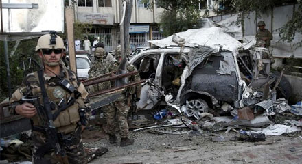 Attentato a Kabul, camion bomba contro lʼhotel degli stranieri: talebani rivendicano