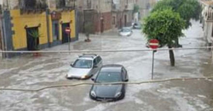 Maltempo Sicilia: torrente esonda e travolge auto, un morto nel Palermitano