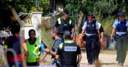 Attacco Barcellona: uno degli arrestati collabora, continua la caccia all'uomo in fuga