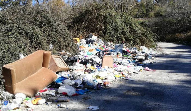 Piazza Armerina e l'abitudine incivile dell'abbandono dei rifiuti