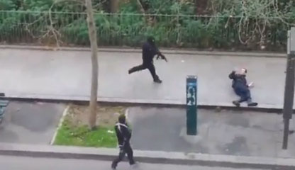 Parigi, Strage nella redazione di Charlie Hebdo: 12 morti. Identificati i killer,  caccia all'uomo