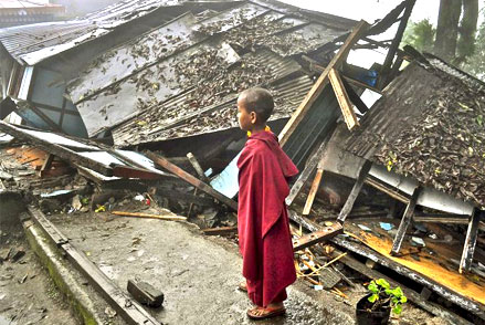 Terremoto in Nepal: centinaia di vittime, crollano i palazzi. Devastata Kathmandu
