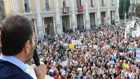 Sit in pro-Marino al Campidoglio, il sindaco in piazza: Ci ripenso, non vi deluder
